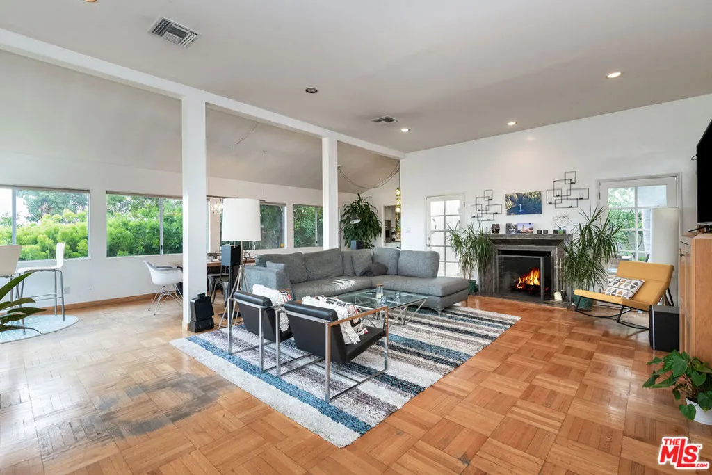 1211 Hilldale Avenue, West Hollywood, California 90069 home-pic-4